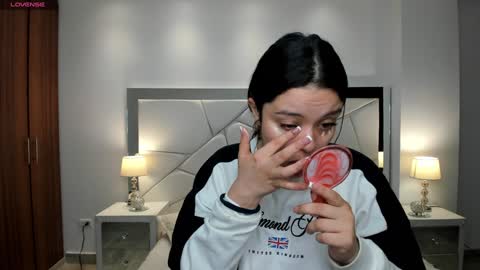  Bella Hadid  online show from 02.01.25