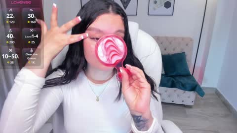  Bella Hadid  online show from 02.05.25