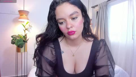  Bella Hadid  online show from 02.06.25