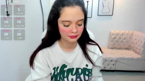  Bella Hadid  online show from 02.11.25