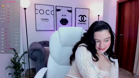  Bella Hadid  online show from 02.25.25