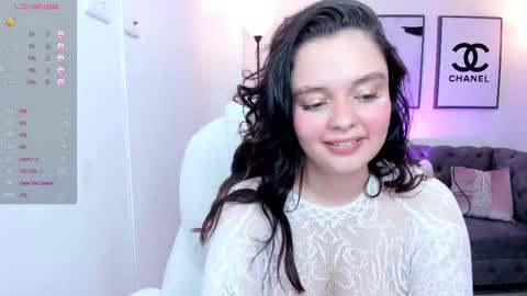  Bella Hadid  online show from 02.25.25