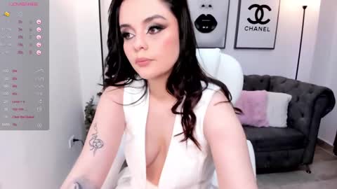 Bella Hadid  online show from 03.11.25