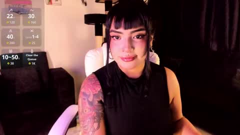 Snapshot of bellaa_miller chatting on 10.01.25 Bella online show from 10.01.25