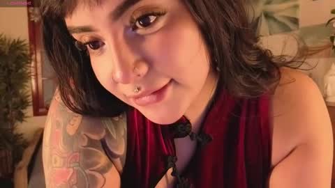 Snapshot of bellaa_miller chatting on 10.11.25 Bella online show from 10.11.25