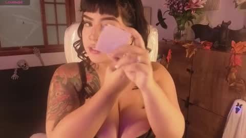 Snapshot of bellaa_miller chatting on 10.14.25 Bella online show from 10.14.25