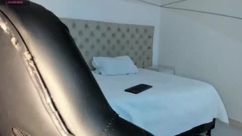 bellaastorm online show from 09.26.25