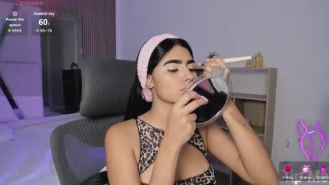 bellaastorm online show from 09.28.25