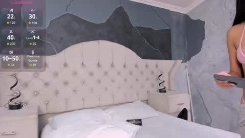 bellaastorm online show from 10.04.25