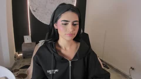 bellaastorm online show from 10.18.25