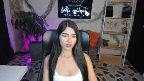 Snapshot of bellaastorm chatting on 12.15.25 bellaastorm online show from 12.15.25