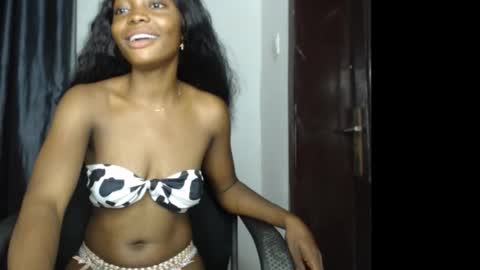 Snapshot of bellababy6 chatting on 10.18.25 bella online show from 10.18.25