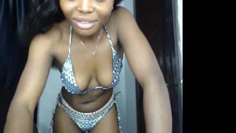 Snapshot of bellababy6 chatting on 10.20.25 bella online show from 10.20.25