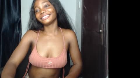 Snapshot of bellababy6 chatting on 10.29.25 bella online show from 10.29.25