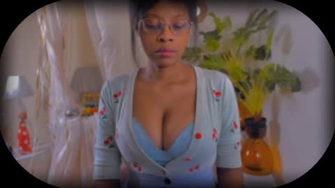 Bellah Blakes-Sarah Scrumptious Lee online show from 10.10.25