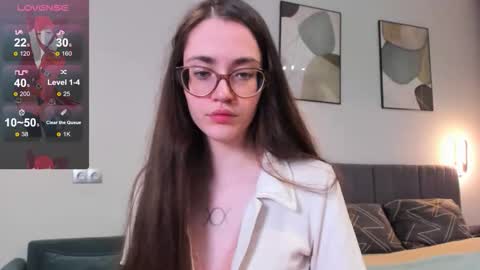 Snapshot of bellacatlovesmeat chatting on 10.23.25 BellaCatLovesMeat online show from 10.23.25