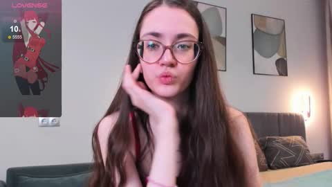 Snapshot of bellacatlovesmeat chatting on 10.25.25 BellaCatLovesMeat online show from 10.25.25