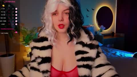 belladevile_ online show from 10.25.25