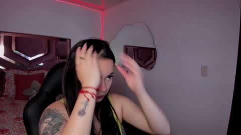Snapshot of belladiamond18 chatting on 01.20.25 TELL ME GODDESS NEXT Transmission 01122024 9PM TO 4AMColombian hour THANKS Follow me online show from 01.20.25