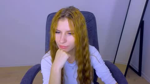 BellaFoxi online show from 10.23.25