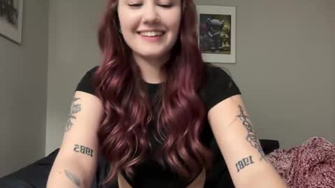 Snapshot of bellajadeee chatting on 12.31.24 bellajadeee online show from 12.31.24