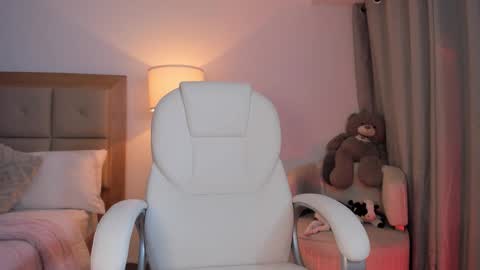 Bella Mia online show from 10.16.25