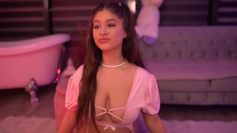 Bella online show from 10.31.25