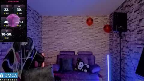 Snapshot of bellaodisea chatting on 10.24.25 online show from 10.24.25