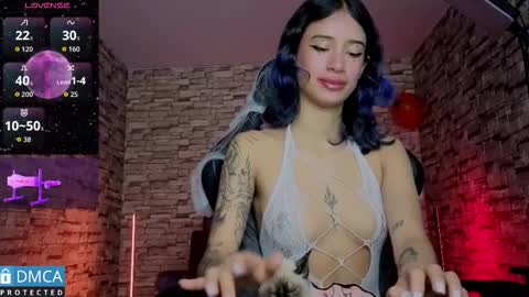 Snapshot of bellaodisea chatting on 10.25.25 online show from 10.25.25