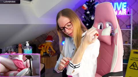 Snapshot of belle_alice chatting on 12.02.24 Alice online show from 12.02.24