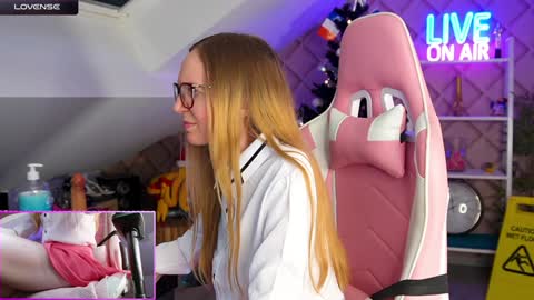 Snapshot of belle_alice chatting on 12.02.24 Alice online show from 12.02.24