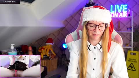 Snapshot of belle_alice chatting on 12.11.24 Alice online show from 12.11.24