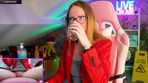 Snapshot of belle_alice chatting on 01.31.25 Alice online show from 01.31.25