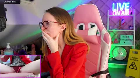 Snapshot of belle_alice chatting on 02.18.25 Alice online show from 02.18.25