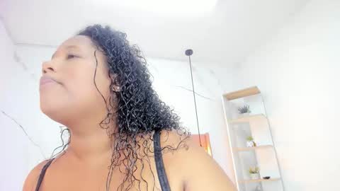 Snapshot of belle_brunette chatting on 10.10.25 belle online show from 10.10.25