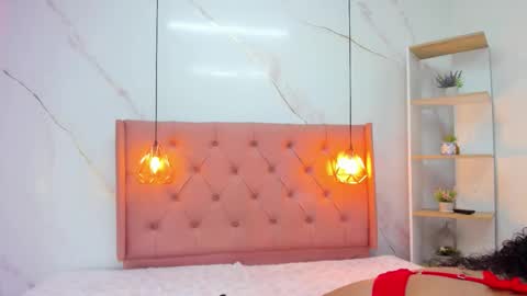 Snapshot of belle_brunette chatting on 10.11.25 belle online show from 10.11.25