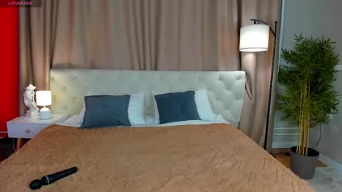 Snapshot of belle_wa1ker chatting on 10.23.25 Belle online show from 10.23.25