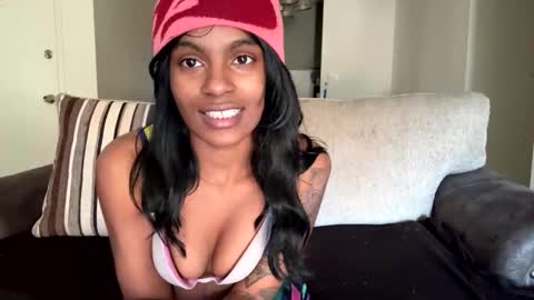 Snapshot of bellemoney chatting on 01.09.25 American Dream online show from 01.09.25