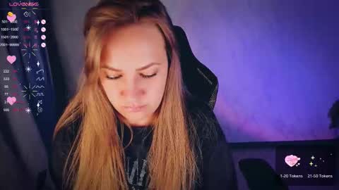 Snapshot of bellezza_ chatting on 10.16.25 Your Annabelle Wolf online show from 10.16.25