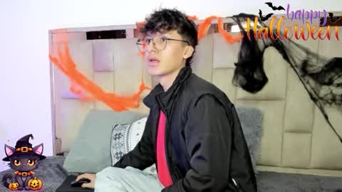 Snapshot of bellmontneon chatting on 10.24.25 Neon online show from 10.24.25