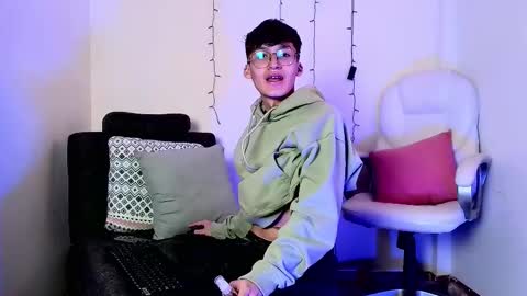 Snapshot of bellmontneon chatting on 11.03.25 Neon online show from 11.03.25