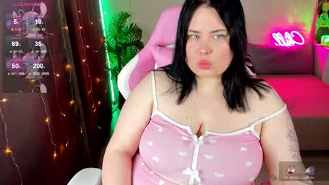 LinaBoo online show from 11.15.25