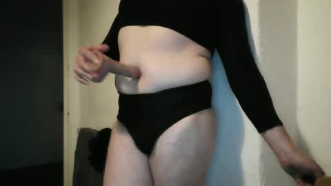 Snapshot of bellyfetish22 chatting on 06.19.26 bellyfetish22 online show from 06.19.26