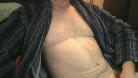 Snapshot of bendrinkin chatting on 10.04.25 bendrinkin online show from 10.04.25