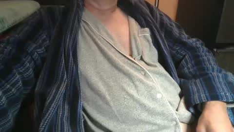 Snapshot of bendrinkin chatting on 10.08.25 bendrinkin online show from 10.08.25