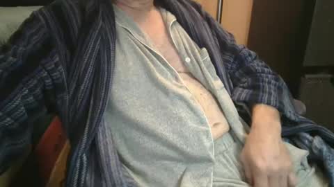 Snapshot of bendrinkin chatting on 11.14.25 bendrinkin online show from 11.14.25