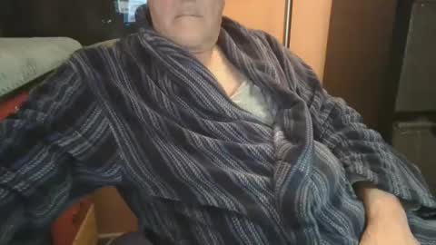 Snapshot of bendrinkin chatting on 11.16.25 bendrinkin online show from 11.16.25