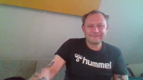 Snapshot of benizio_ chatting on 03.31.26 benizio online show from 03.31.26