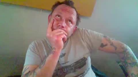 Snapshot of benizio_ chatting on 04.24.26 benizio online show from 04.24.26