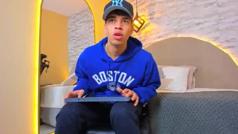 Snapshot of benjamin_more chatting on 11.04.25 BENJAMIN online show from 11.04.25